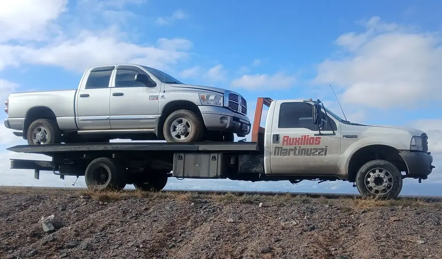 Camioneta trasladada por Auxilios Martinuzzi en un viaje de larga distancia