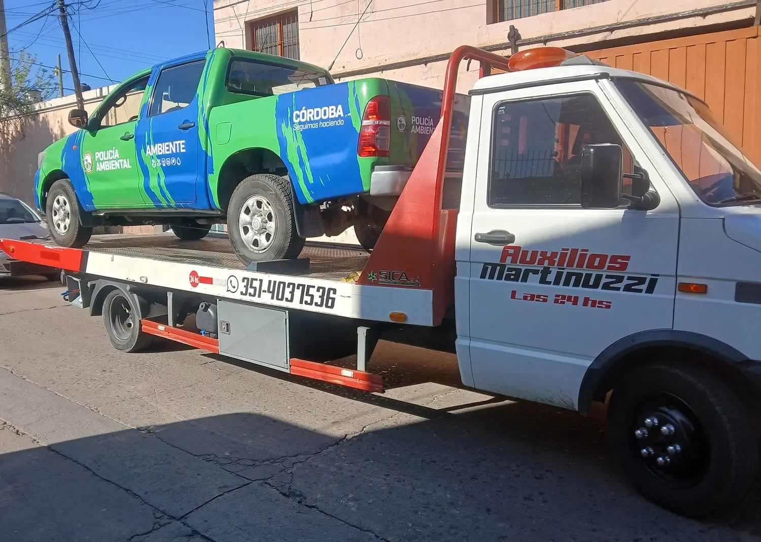 Camioneta de Policía Ambiental trasladada en grúa