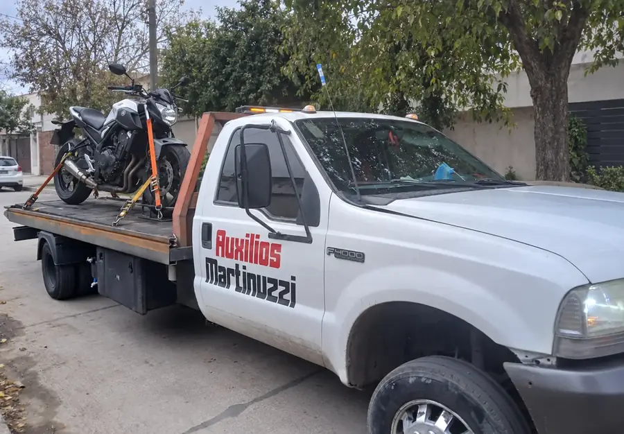 Traslado seguro de moto en grúa plataforma en Córdoba